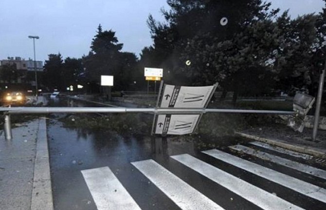 Pijavica pogodila Split, pričinjena veća materijalna šteta (VIDEO)