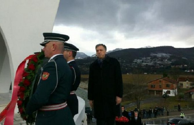 Vujanović položio vijenac na spomenik junacima Mojkovačke bitke