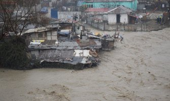 Albanija: Zbog poplava evakuisano 100 kuća