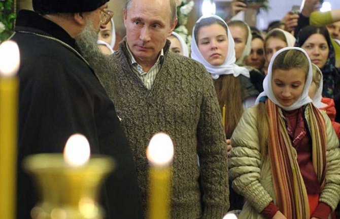 Putin za Božić nenajavljeno došao na liturgiju u seosku crkvu
