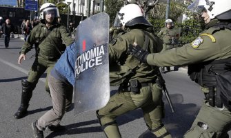 Sukobi demonstranata i policije u Atini zbog novih reformi