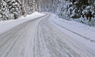 Vozači, oprez zbog poledice