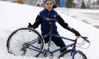 Šesnaestogodišnjak iz Plužina šarafima protiv snijega i leda (Video, Foto)