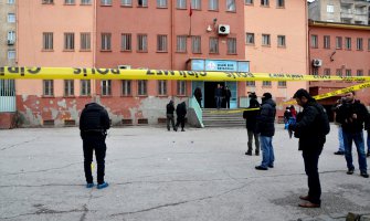 Teroristi bacili ekspoziv u dvorište škole tokom podjele knjižica, pet učenika ranjeno