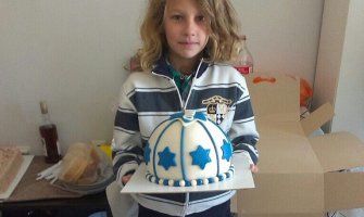 Nenad proslavio rođendan u svom stanu, poklone poslala i ministarka