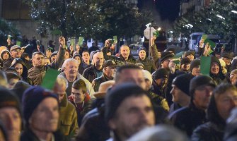 Na večerašnjem protestu DF-a izglasano nepovjerenje Vladi Đukanovića