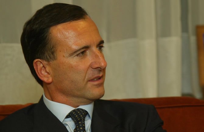 Fratini: Bojkotovanje parlamenta nije u interesu crnogorskog naroda