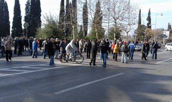 U toku protest DF-a, saobraćaj blokiran i danas