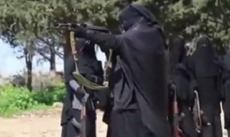  Žena s Kosova vođa kampova ID u Siriji