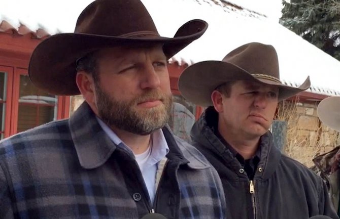 SAD: Jedan farmer stradao, a četvorica povrijeđena u sukobu sa policijom