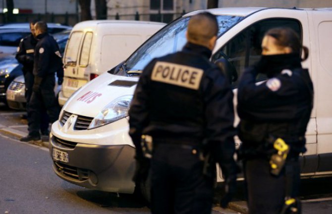 Nova dojava o terorističkom napadu u pet srednjih škola u Parizu