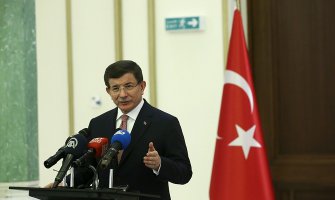 Davutoglu: Rusija ne može prikriti narušavanje turskog vazdušnog prostora