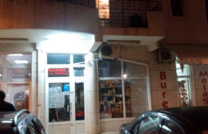 Bar: Lopov iz marketa ukrao novac i mobilni telefon