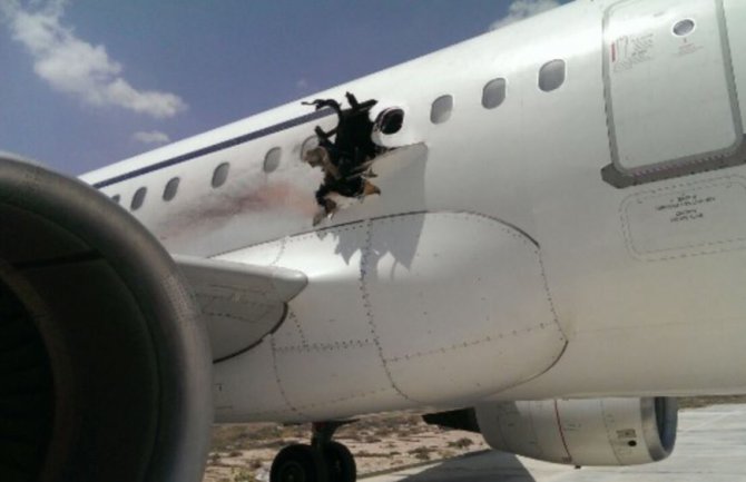 Čovjek se zapalio, pa ispao iz letjelice sa visine od 3.300 metara(VIDEO)