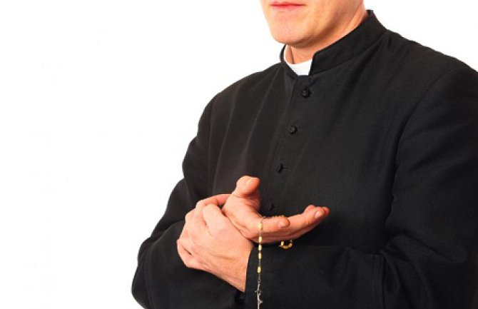 Lažni sveštenik godinama služio mise i opraštao grijehe