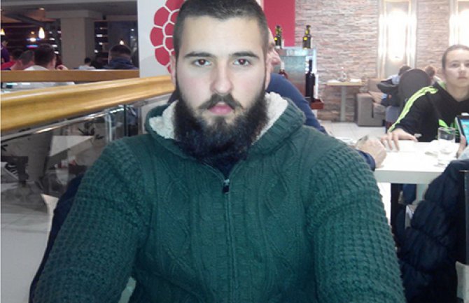 Student skočio u more i spasio čovjeka iz vozila koje je tonulo