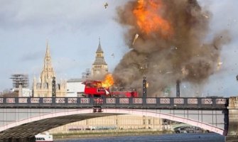 Eksplozija autobusa u centru Londona izazvala paniku (VIDEO)