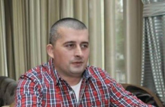 Ministar policije Šćekiću  ponudio školovanje o Vladinom trošku