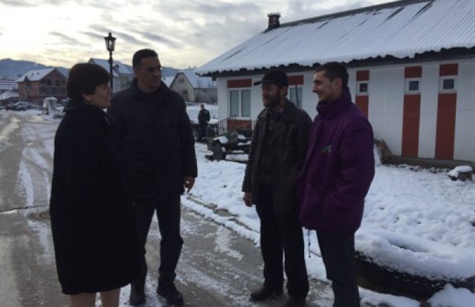 Kovačević posjetila porodicu Rakočević: Ministarstvo obezbijedilo novac za adaptaciju smještaja