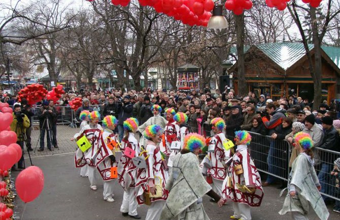 Manifestacija „Poljubi me“ po osmi put u Vrnjačkoj Banji! (FOTO)