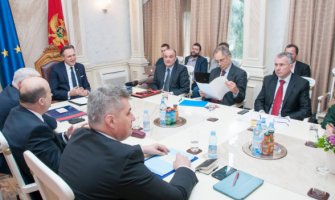 Kad političari popravljaju medije