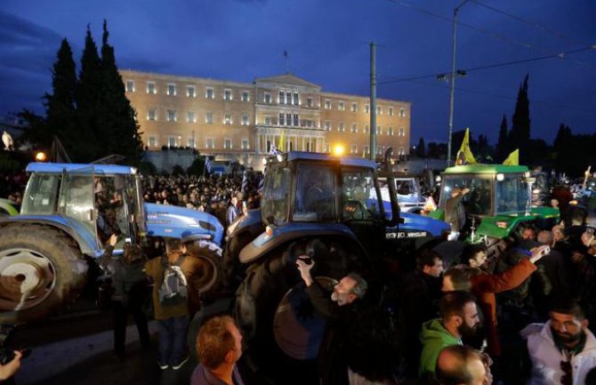 Grci protestuju zbog poreznih i penzionih reformi (VIDEO)