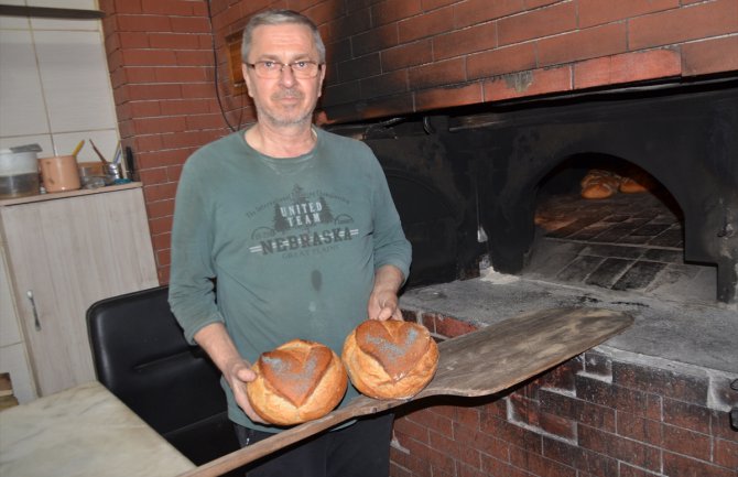 Za Dan zajubljenih napravio hljebove u obliku srca i zaradio više nego ikad (FOTO)