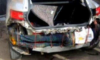 Policija otkrila migranta sajlama privezanog ispod branika