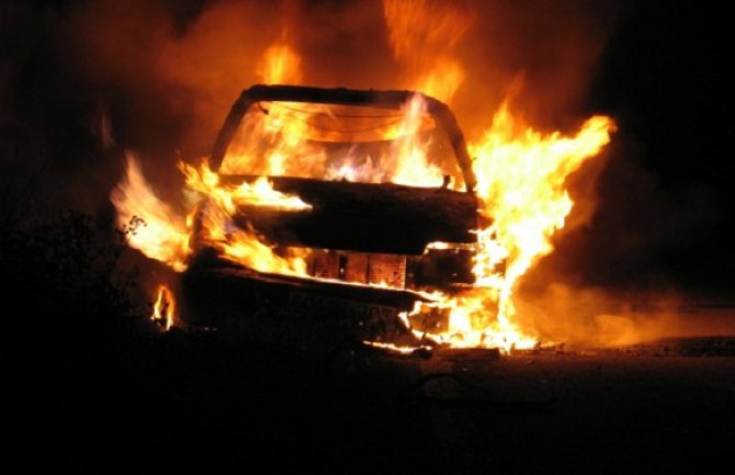Zapaljen automobil Ivana Radevića