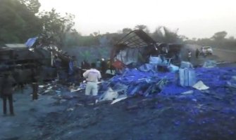 Stravična nesreća: 71 osoba izgubila život u sudaru autobusa i kamiona (VIDEO)