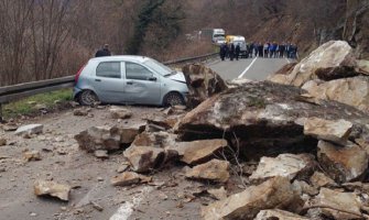 Survalo se kamenje na magistralu: Bračni par 