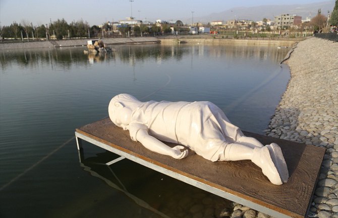 U Iraku izložena statua Ajlana Kurdija