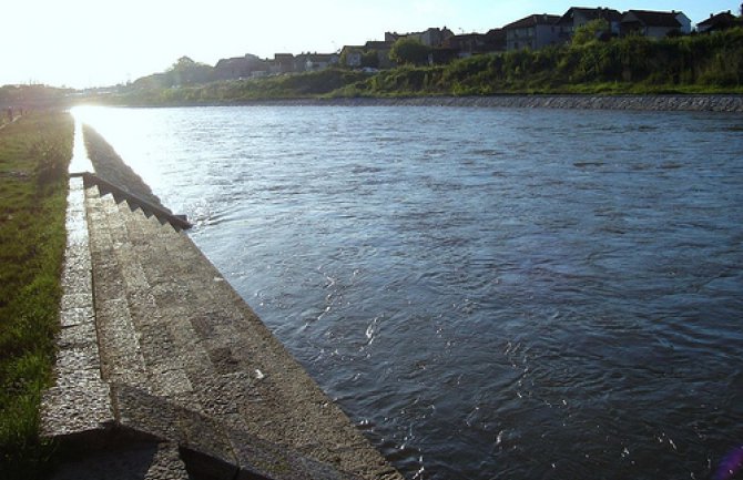 Niš: Žena upala u rijeku, muž skočio za njom