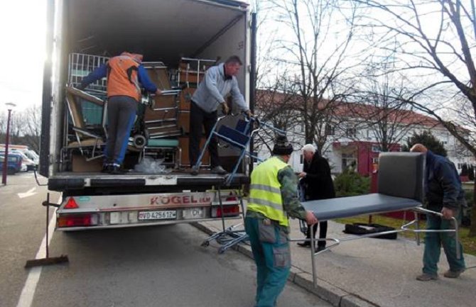 Nikšić: Dr Slavko Mrdović poklonio Opštoj bolnici vrijednu donaciju