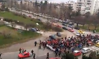 Protest navijača Zabjela:  “Nećemo na ulicu, 'oćemo na utakmicu”