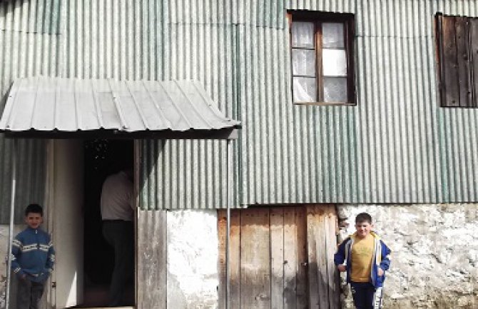 Šestočlana porodica Rakočević jedva preživljava