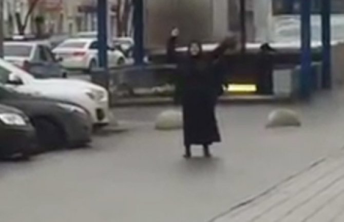 Horor u Moskvi:Uhapšena žena sa odsječenom glavom djevojčice u ruci(VIDEO)