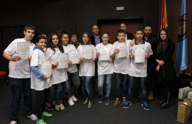 Tivat: Dijelili štedljive LED sijalice građanima