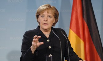 Merkel: Slovačka da riješi ubistvo novinara i njegove vjerenice