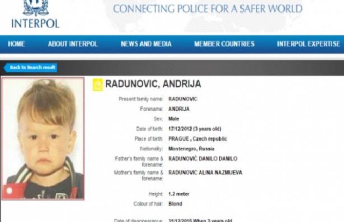 Traži ga Interpol: Nestao trogodišnjak Andrija Radunović