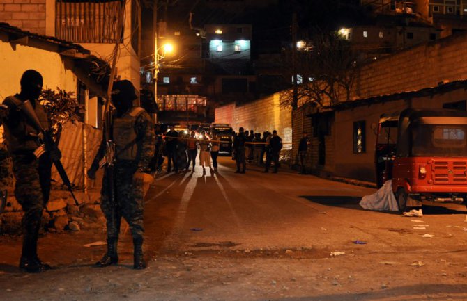 Pucnjava u sali za bilijar, najmanje 12 osoba poginulo