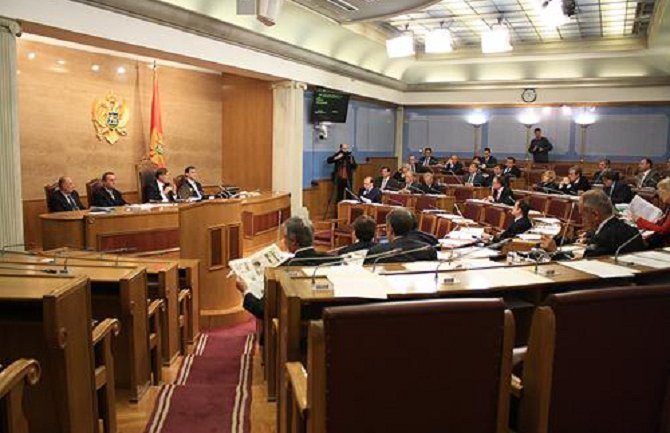 DF doprinio većem  pooštravanju retorike u parlamentu