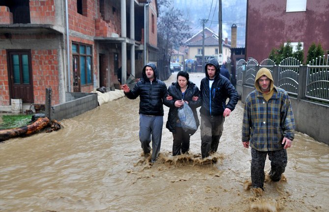 Poplavljen Novi Pazar,  više od sto objekata pod vodom (FOTO)