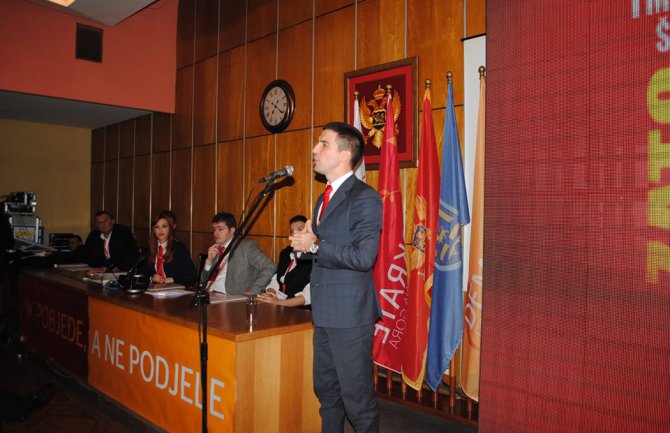 Bečić: Trebaju nam serije pobjeda, a ne serije podjela i poraza 