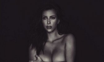 Usladilo joj se: Kim Kardašijan i danas gola! (FOTO)