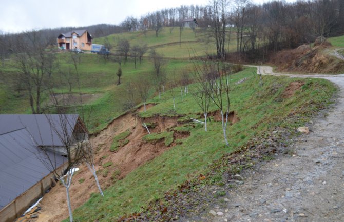 Bijelo Polje: Klizište ugrozilo farmu Timotijevića u Lipnici