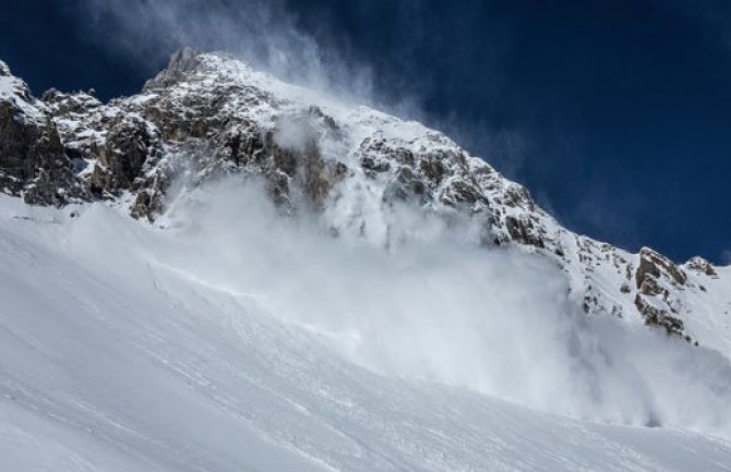 U lavini na Alpima stradalo najmanje šestoro ljudi