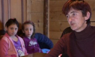 Pomozimo Julki i njenoj djeci:  Djevojčice sanjaju udoban krevet