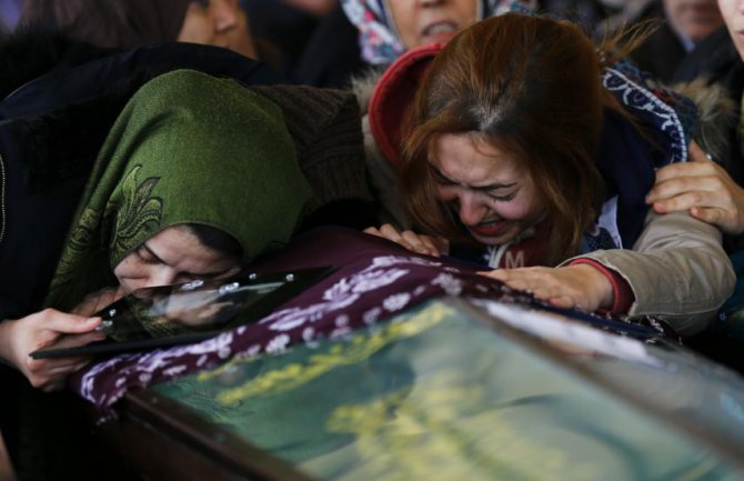 Hiljade ljudi podijelile objavu na Fejsbuku: Bili ste Šarli i Pariz, hoćete li biti i Ankara?