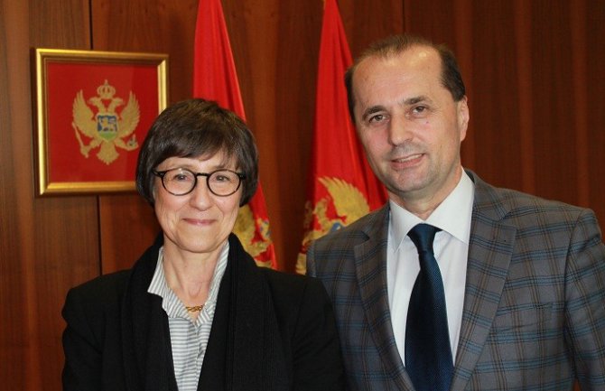 U CG manjinski narodi uživaju značajno poštovanje i zaštitu svojih prava